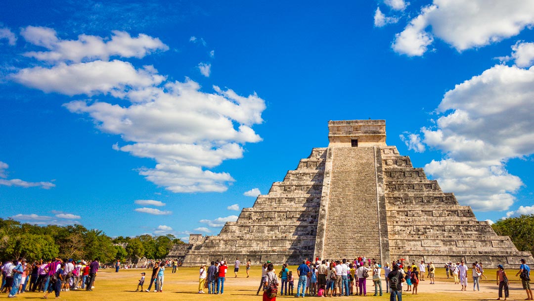 Chichén  Itzá es una de las Siete Maravillas del mundo ubicada en la Península de Yucatán